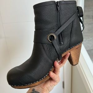 Sanita: leather ankle boot clogs